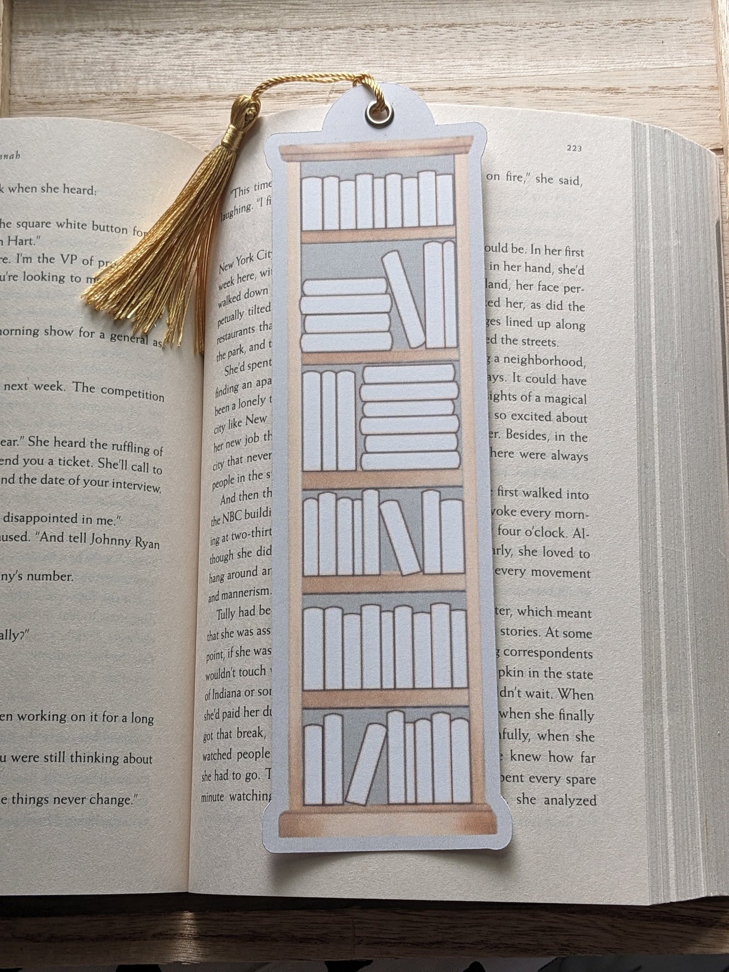 Bookshelf Book Tracker Bookmark - Reading Log for Bookworms